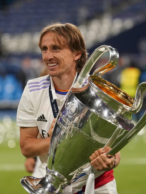 曼联、皇马均已报价莫扎基蒂斯，奥林匹亚科斯：得加钱