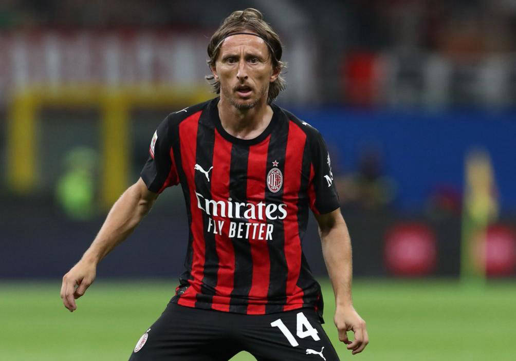 欧联对阵格拉茨风暴，卡拉布里亚打进挑球过人后精彩进球