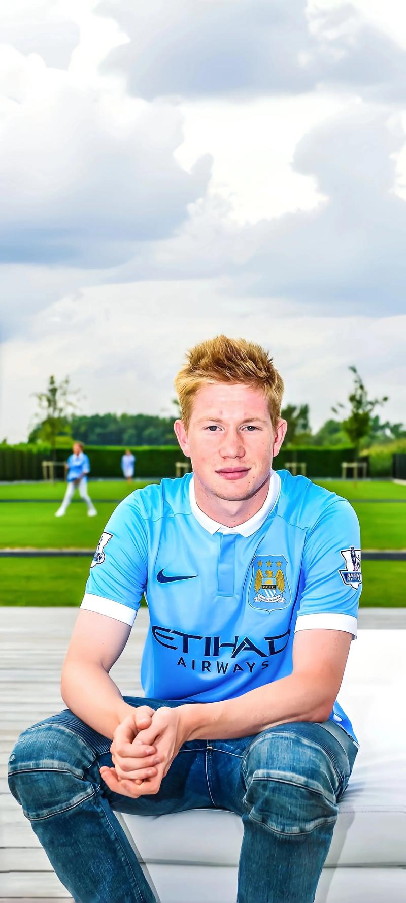 人盯人战术，一段萨利巴紧逼凯恩的短视频走红网络