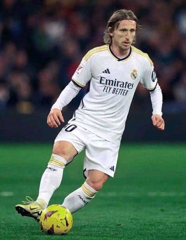 澳超半场：科斯格罗夫梅开二度，奥克兰FC2-1惠灵顿凤凰